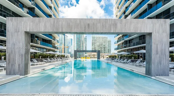 $6,500 | 45 Southwest 9th Street, Unit 4006, Miami, FL 33130