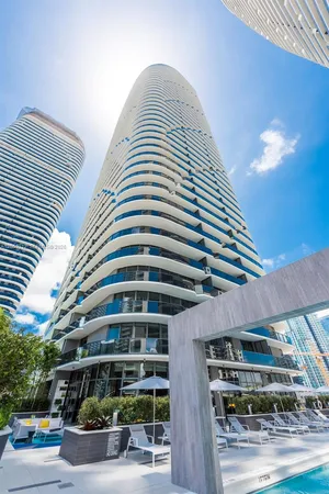 $6,500 | 45 Southwest 9th Street, Unit 4006, Miami, FL 33130