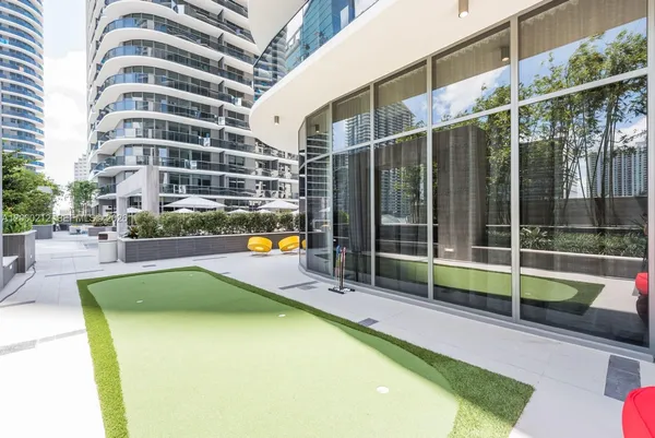 $6,500 | 45 Southwest 9th Street, Unit 4006, Miami, FL 33130