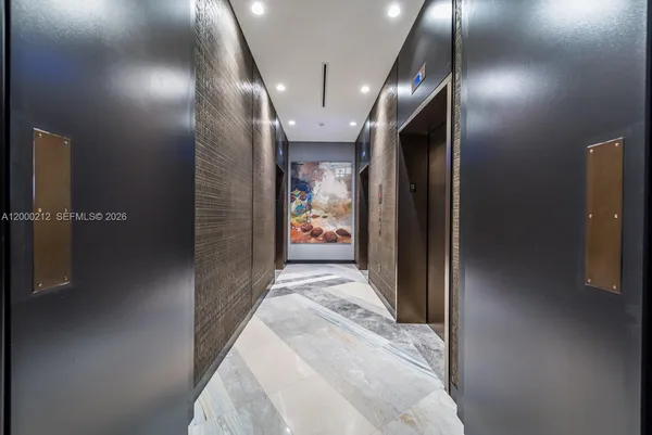 $6,500 | 45 Southwest 9th Street, Unit 4006, Miami, FL 33130