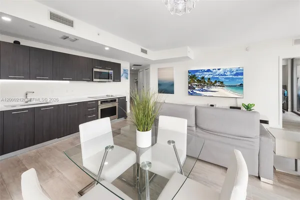 $6,500 | 45 Southwest 9th Street, Unit 4006, Miami, FL 33130