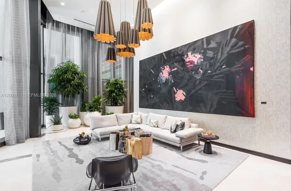 $6,500 | 45 Southwest 9th Street, Unit 4006, Miami, FL 33130