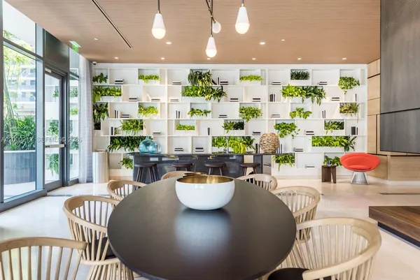 $6,500 | 45 Southwest 9th Street, Unit 4006, Miami, FL 33130