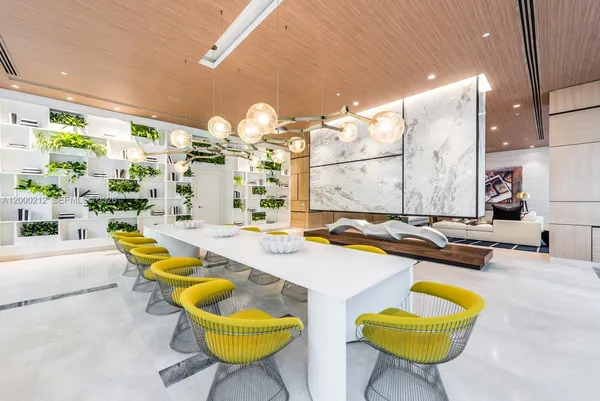 $6,500 | 45 Southwest 9th Street, Unit 4006, Miami, FL 33130