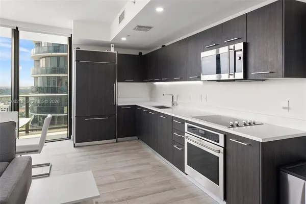 $6,500 | 45 Southwest 9th Street, Unit 4006, Miami, FL 33130