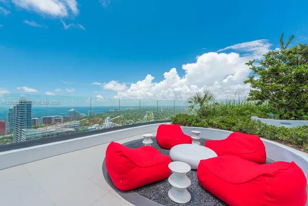 $6,500 | 45 Southwest 9th Street, Unit 4006, Miami, FL 33130