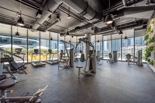 $6,500 | 45 Southwest 9th Street, Unit 4006, Miami, FL 33130