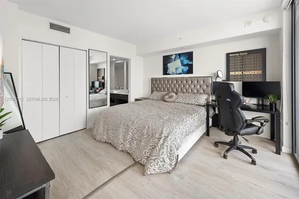 $6,500 | 45 Southwest 9th Street, Unit 4006, Miami, FL 33130