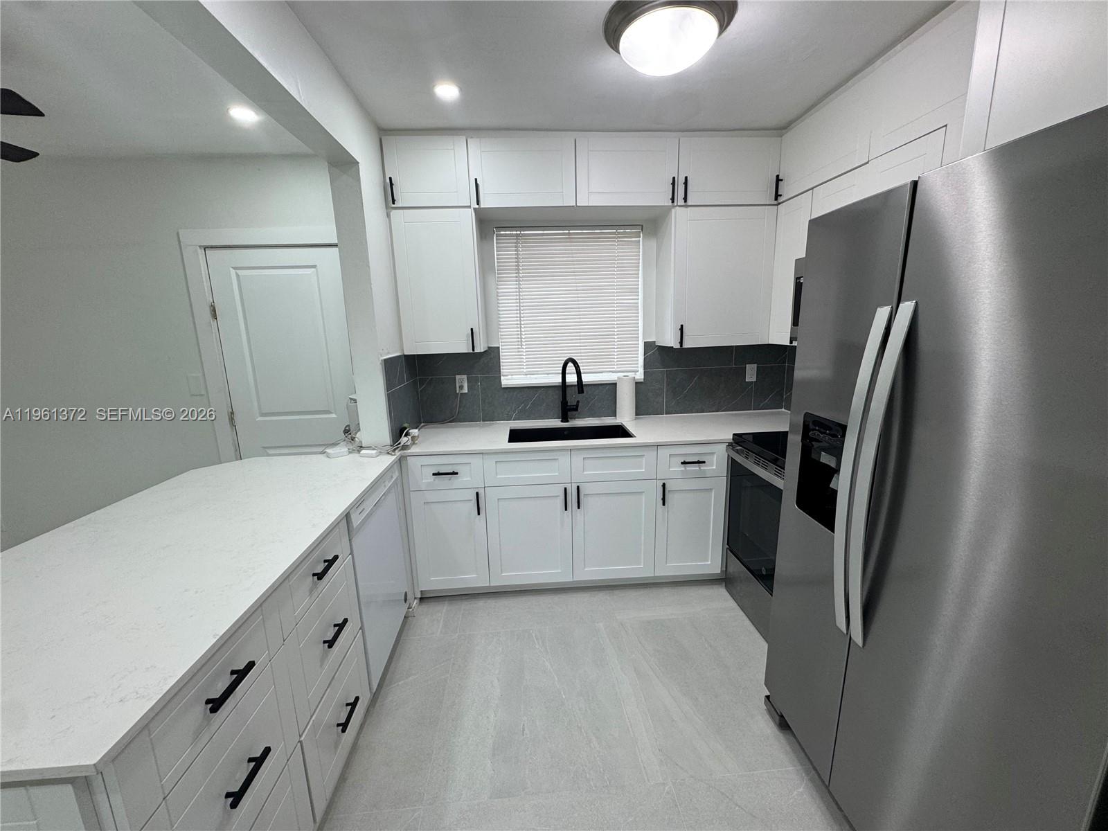 10245 Southwest 37th Terrace Miami, FL 33165 - Photo 7 of 22