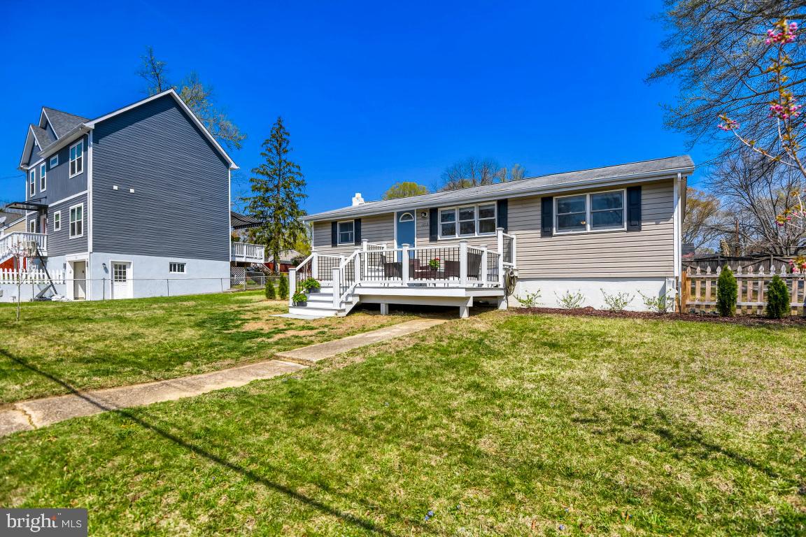1715 Tacoma Road Edgewater, MD 21037 - Photo 22 of 31 Extra Large Front Yard
