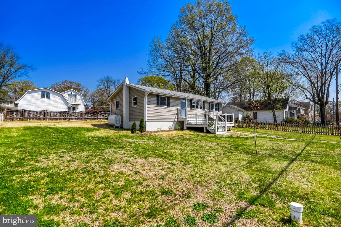 1715 Tacoma Road Edgewater, MD 21037 - Photo 23 of 31 Extra Large Front Yard