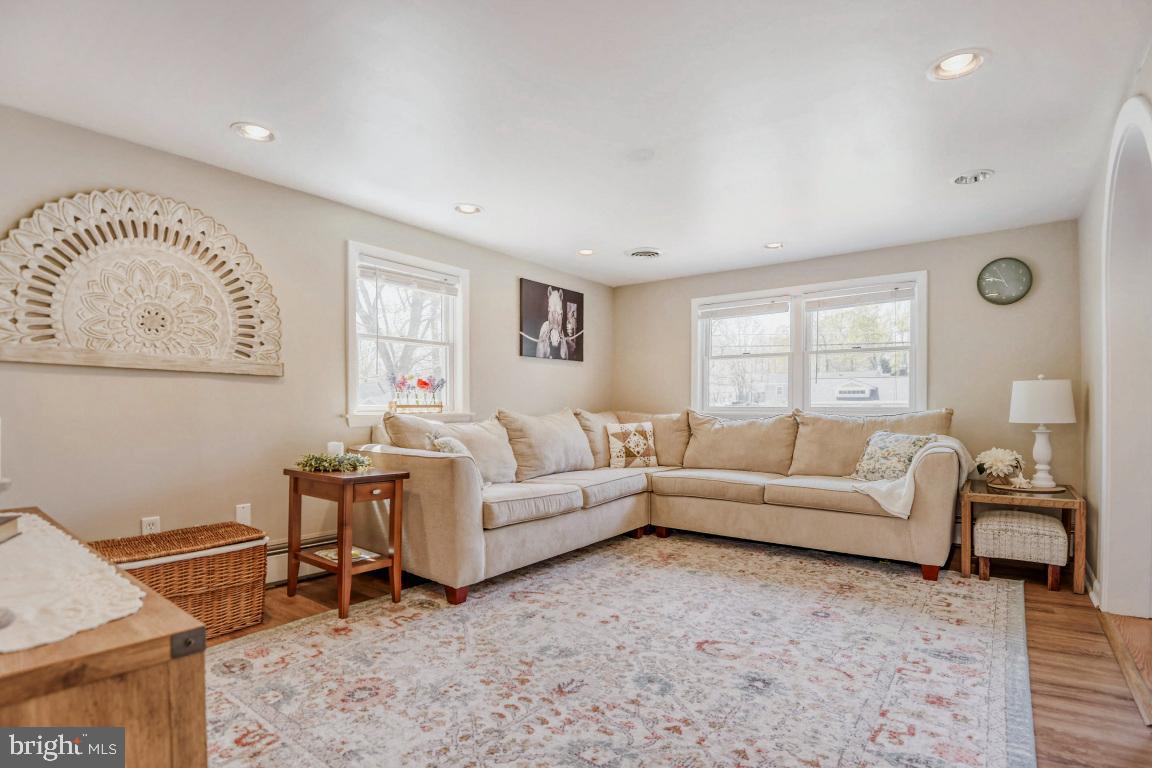 1715 Tacoma Road Edgewater, MD 21037 - Photo 4 of 31 Living Room