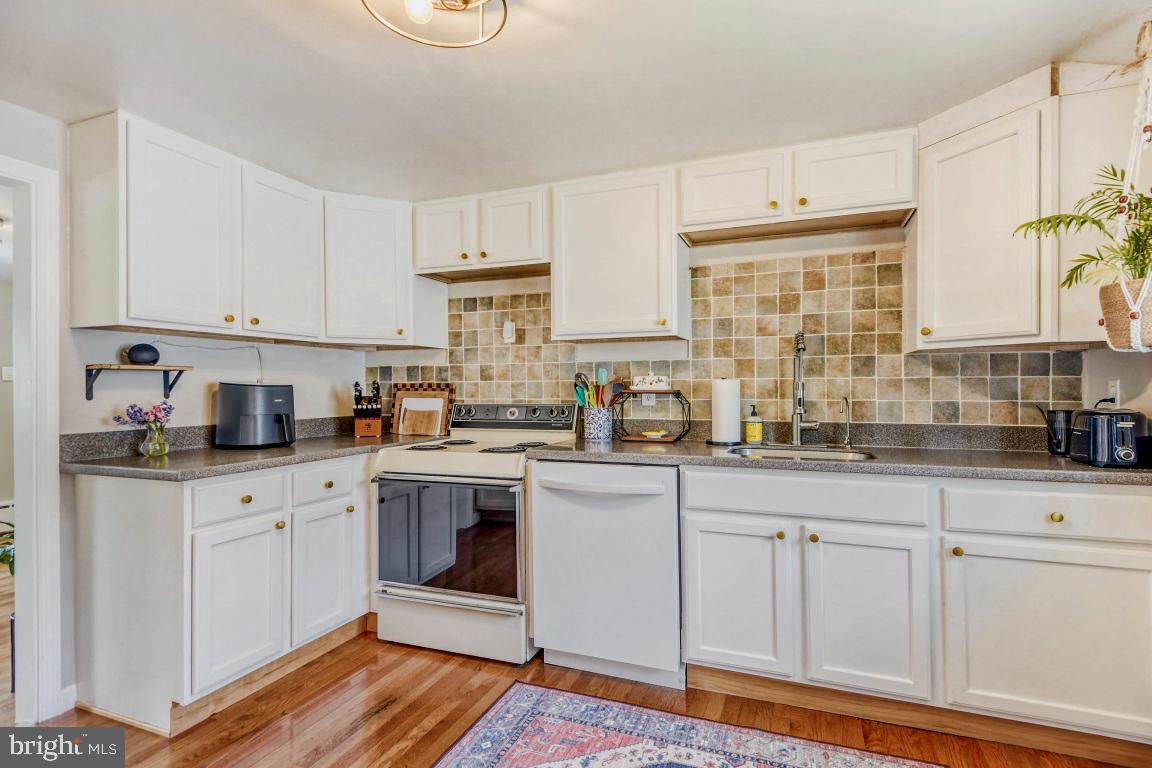 1715 Tacoma Road Edgewater, MD 21037 - Photo 5 of 31 Eat in Kitchen