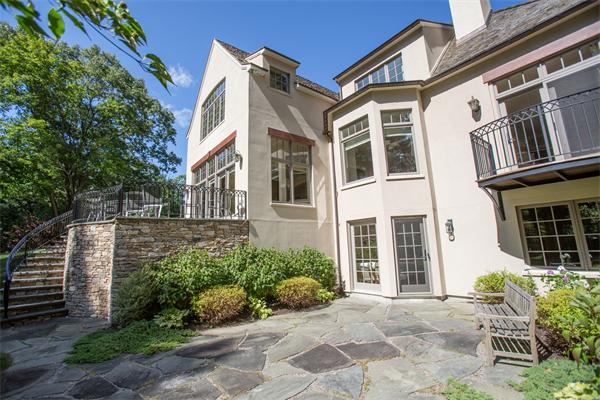 471 Grove Street Needham, MA 02492 - Photo 4 of 27 Gallery Image 4