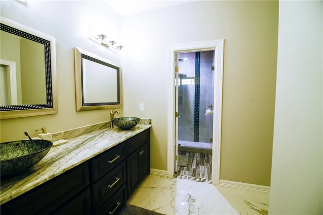 a en suite bathroom with a sink and a mirror