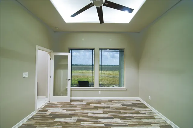 a view of entryway with a front door