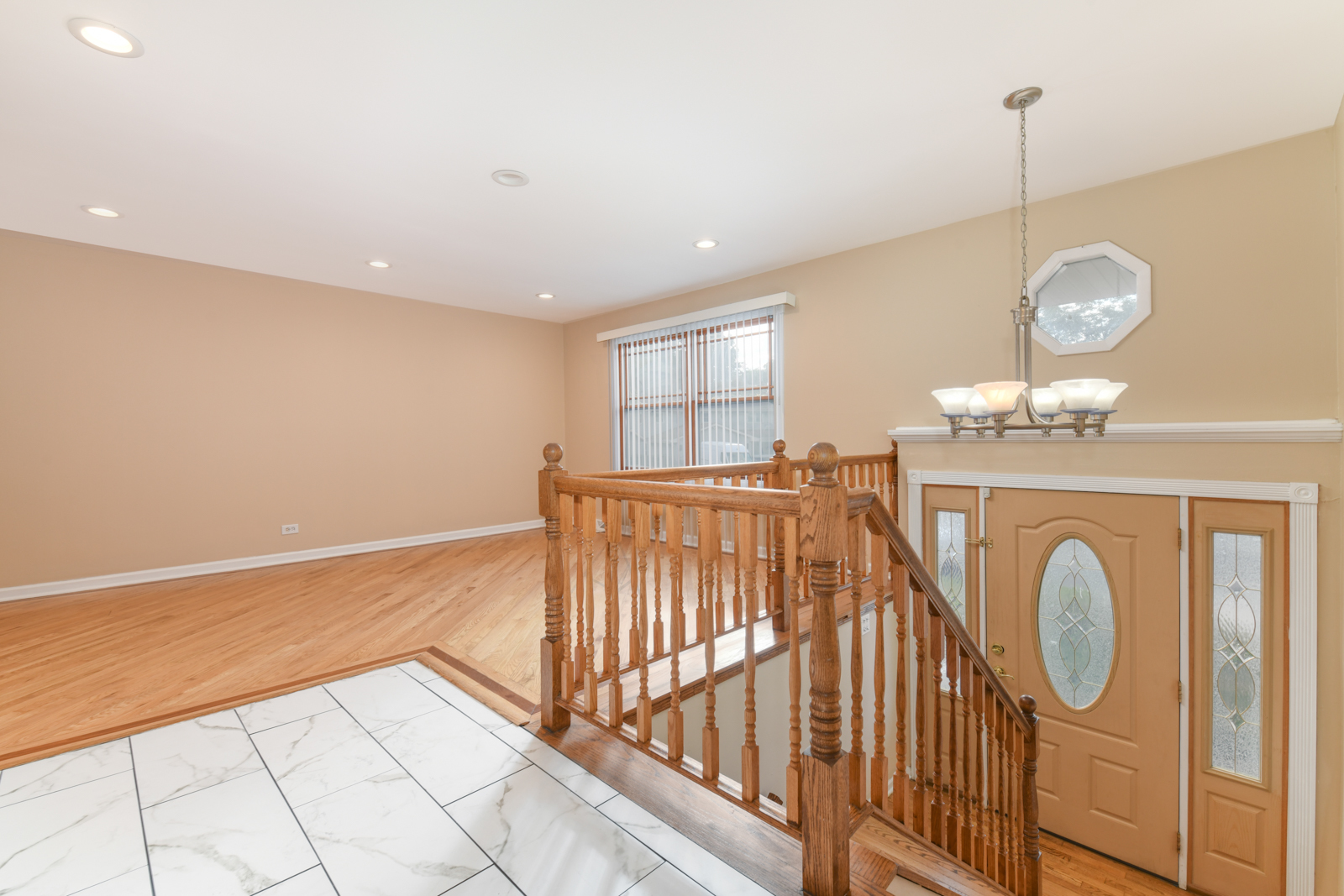 310 Dancing Water Court Carol Stream, IL 60188 - Photo 3 of 26 a view of a livingroom with furniture