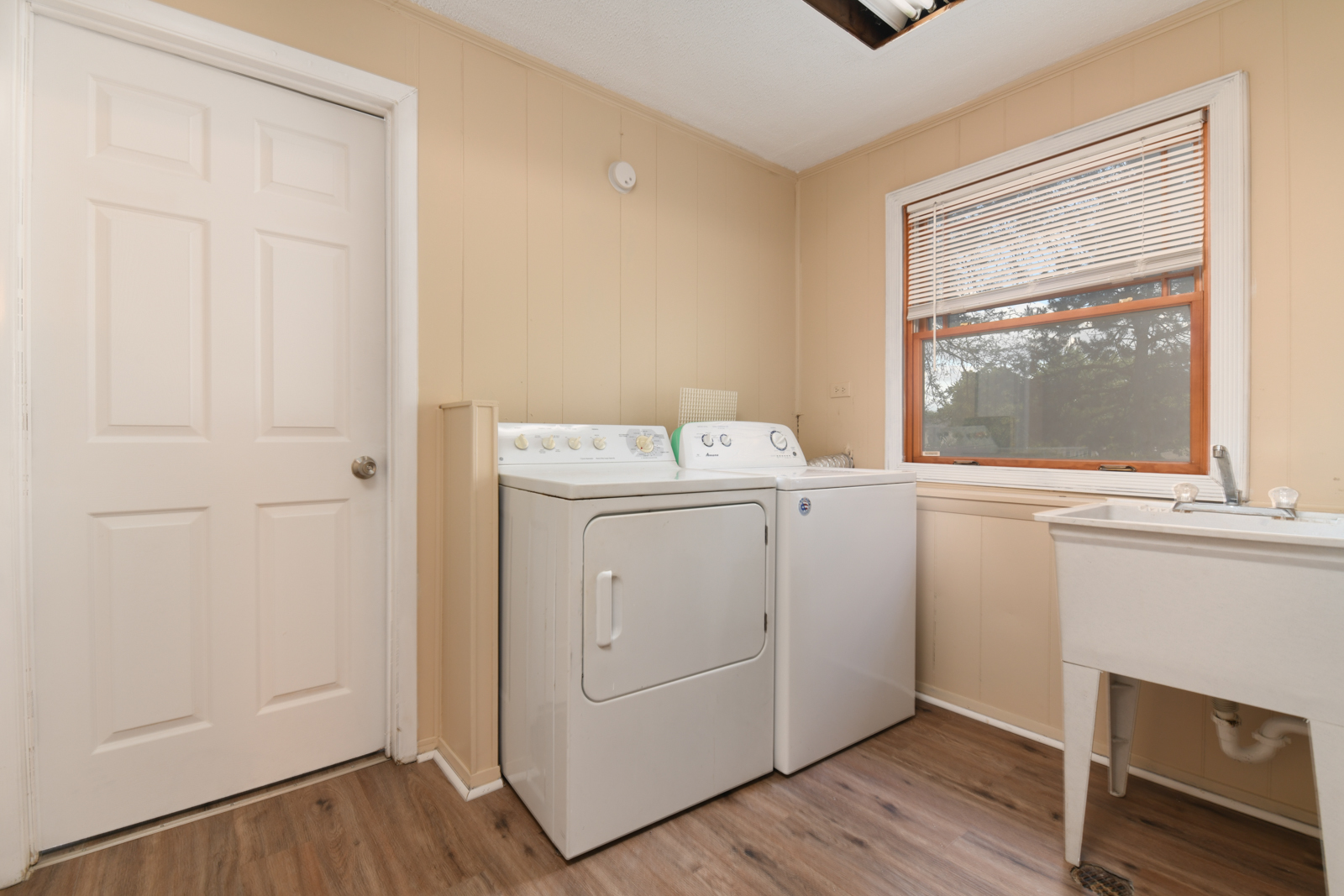 310 Dancing Water Court Carol Stream, IL 60188 - Photo 22 of 26 a utility room with dryer and washer