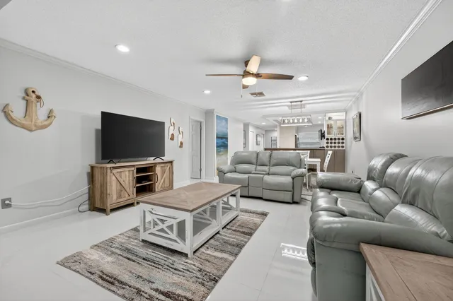 $319,995 | 8450 Casa Del Lago, Unit J, Boca Raton, FL 33433