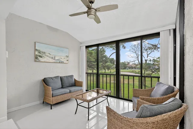 $319,995 | 8450 Casa Del Lago, Unit J, Boca Raton, FL 33433