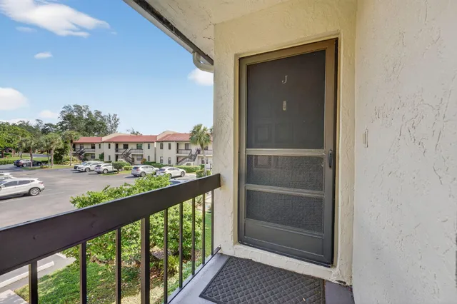 $319,995 | 8450 Casa Del Lago, Unit J, Boca Raton, FL 33433