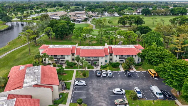 $319,995 | 8450 Casa Del Lago, Unit J, Boca Raton, FL 33433