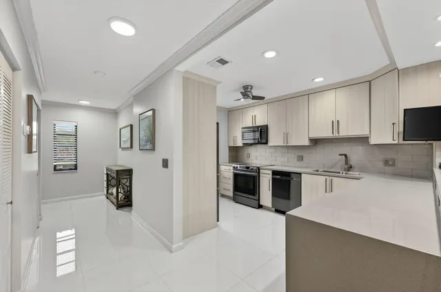 $319,995 | 8450 Casa Del Lago, Unit J, Boca Raton, FL 33433
