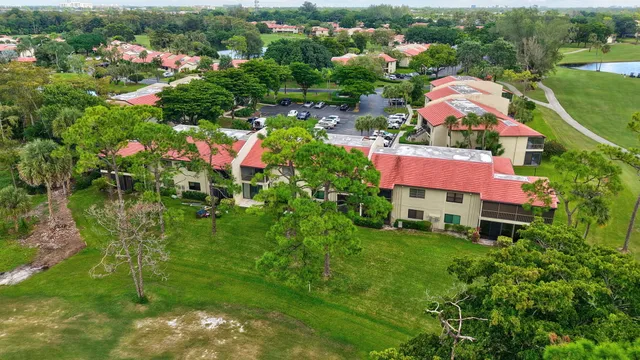 $319,995 | 8450 Casa Del Lago, Unit J, Boca Raton, FL 33433