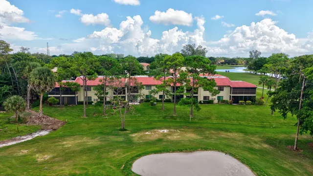 $319,995 | 8450 Casa Del Lago, Unit J, Boca Raton, FL 33433