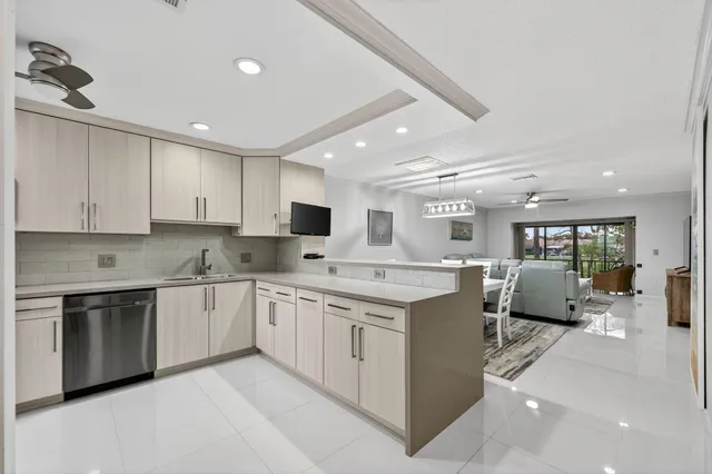 $319,995 | 8450 Casa Del Lago, Unit J, Boca Raton, FL 33433