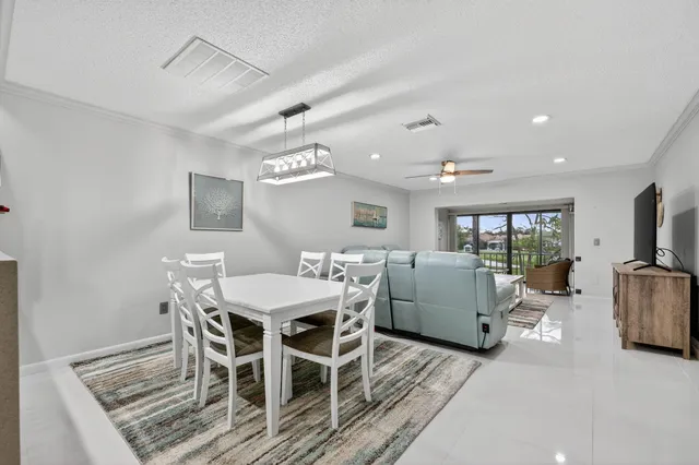 $319,995 | 8450 Casa Del Lago, Unit J, Boca Raton, FL 33433