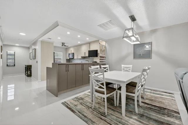 $319,995 | 8450 Casa Del Lago, Unit J, Boca Raton, FL 33433