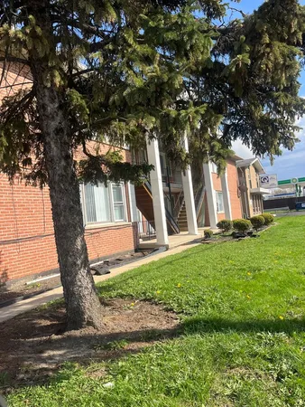 $1,500 | 7831 Roberts Road, Unit 4, Bridgeview, IL 60455