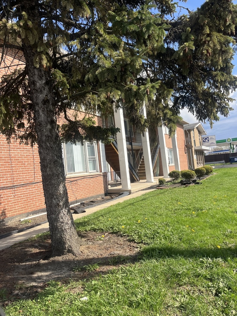 7831 Roberts Road, Unit 4 Bridgeview, IL 60455 - Photo 1 of 9