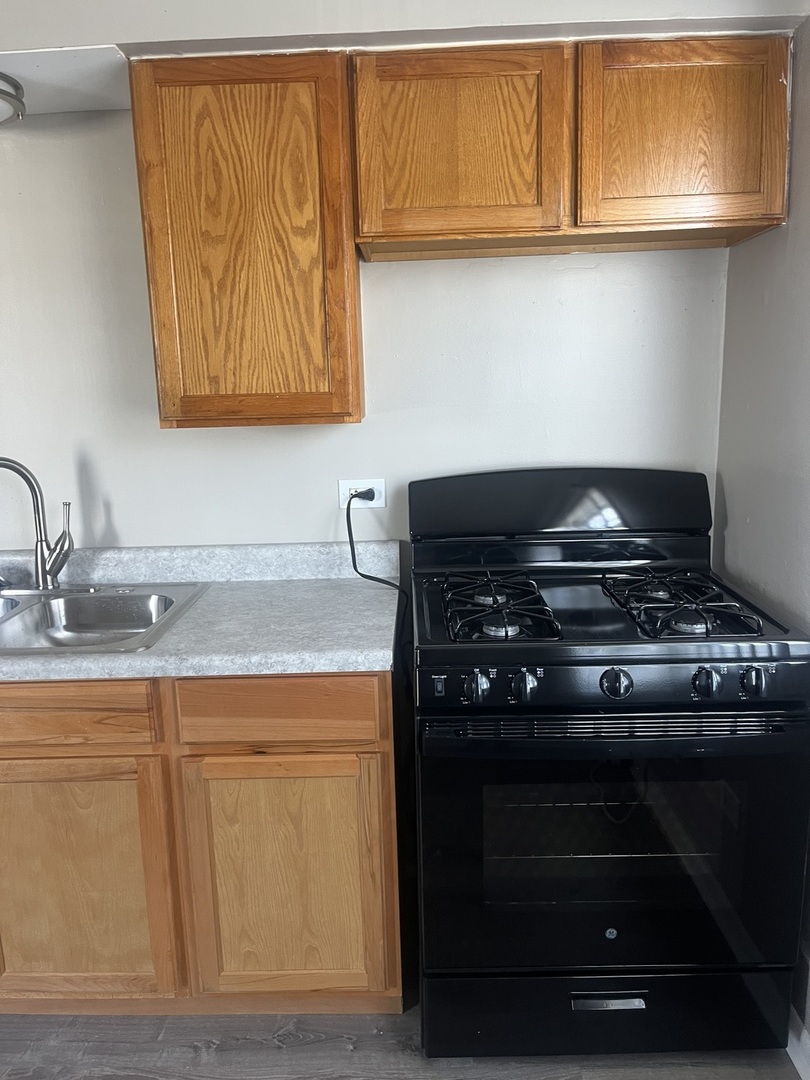 7831 Roberts Road, Unit 4 Bridgeview, IL 60455 - Photo 6 of 9