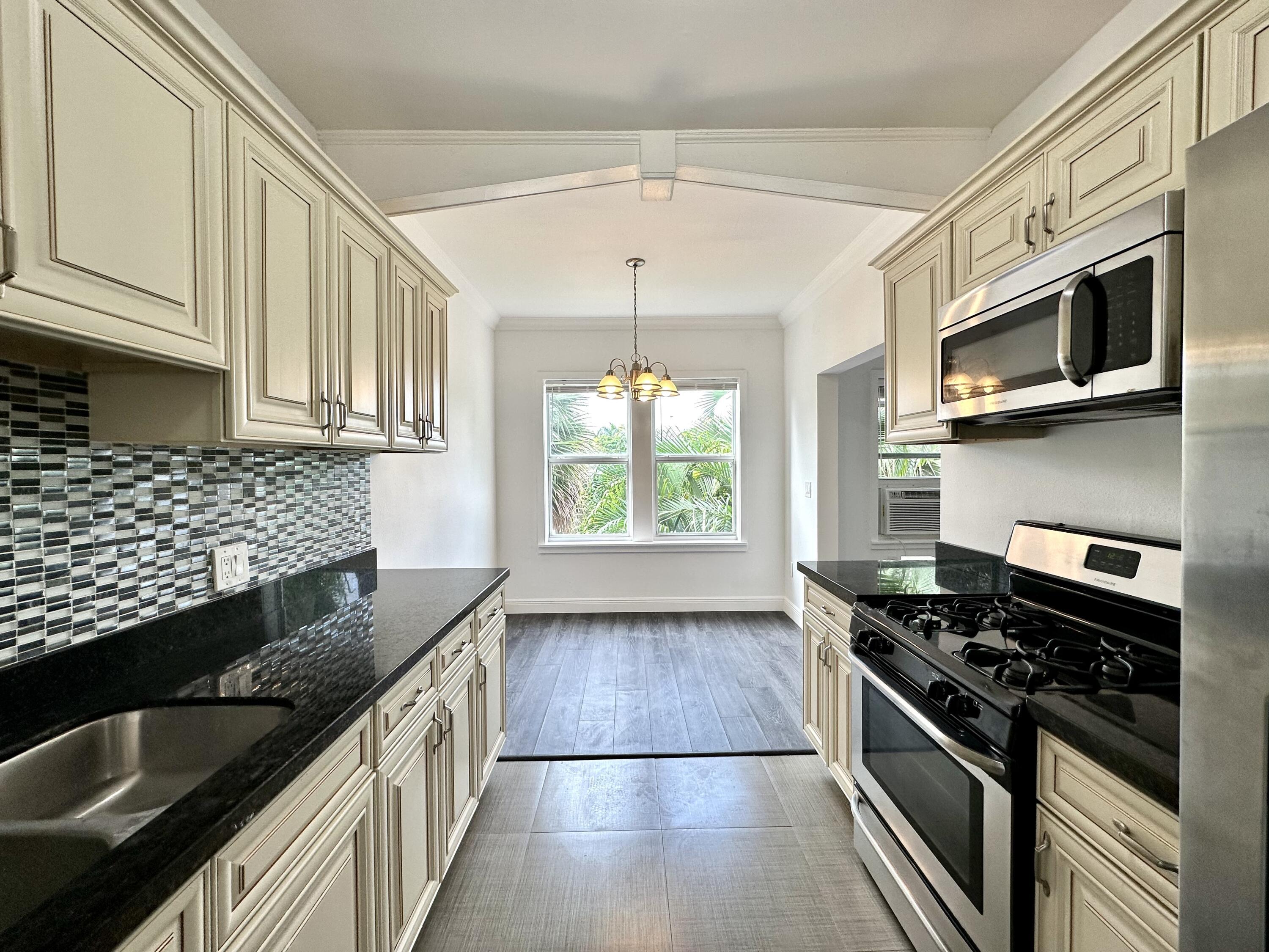 815 Upland Road, Unit 6 West Palm Beach, FL 33401 - Photo 5 of 21 A2BC19DB-43A0-4B03-B830-287BAE6145F5