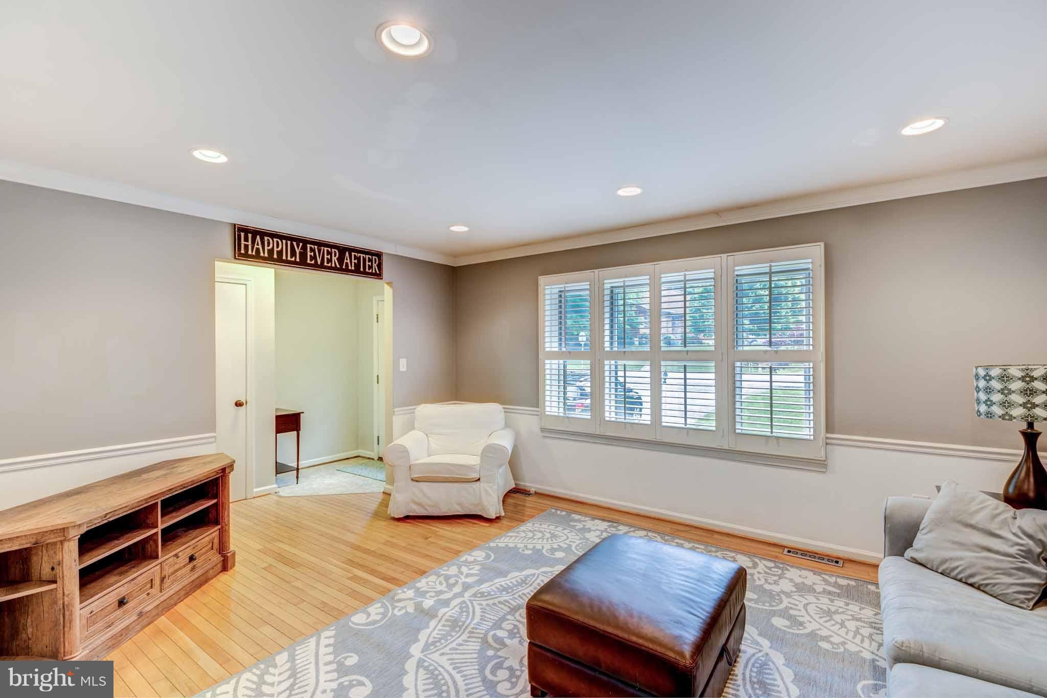 6926 Fox Chase Road New Market, MD 21774 - Photo 5 of 30 Living Room