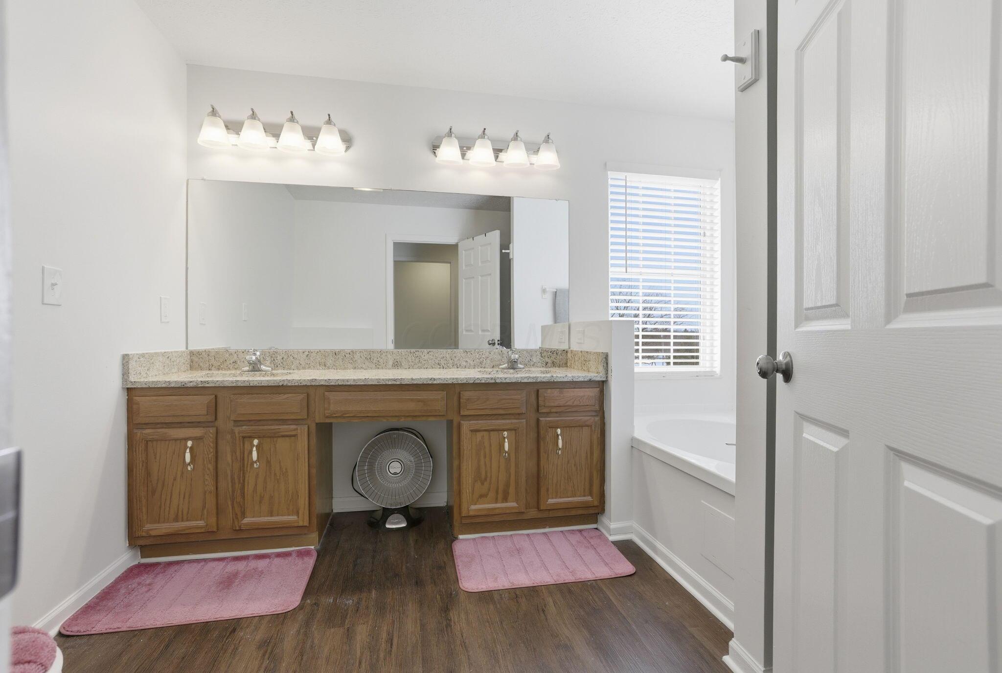 6904 Coonpath Road Northeast Lancaster, OH 43130 - Photo 51 of 68 Primary Bath
