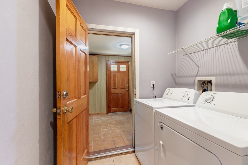 175 Hamilton Street Worcester, MA 01604 - Photo 13 of 21 a utility room with dryer and washer