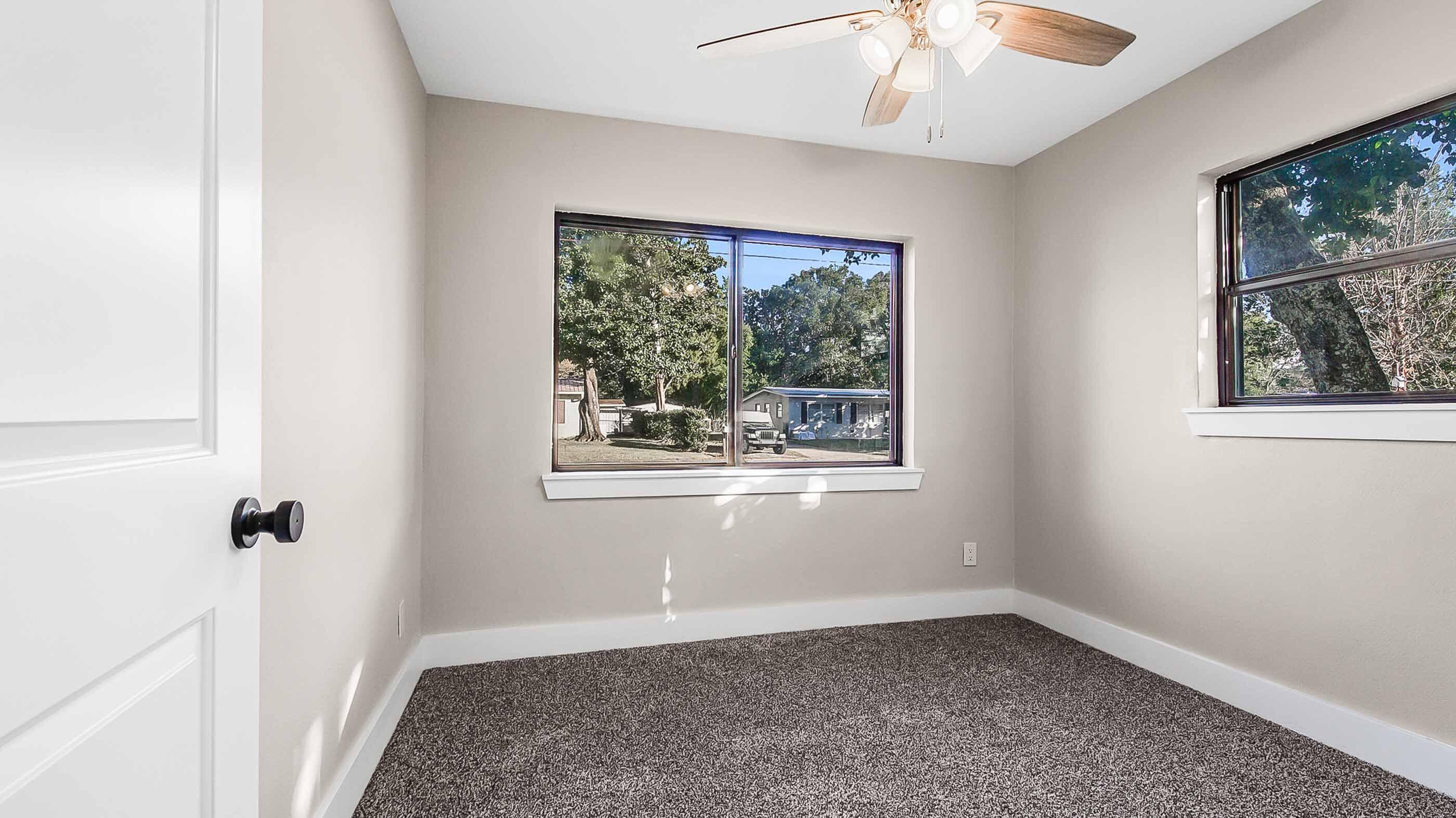 415 Avon Lane Mary Esther, FL 32569 - Photo 21 of 40 an empty room with a window