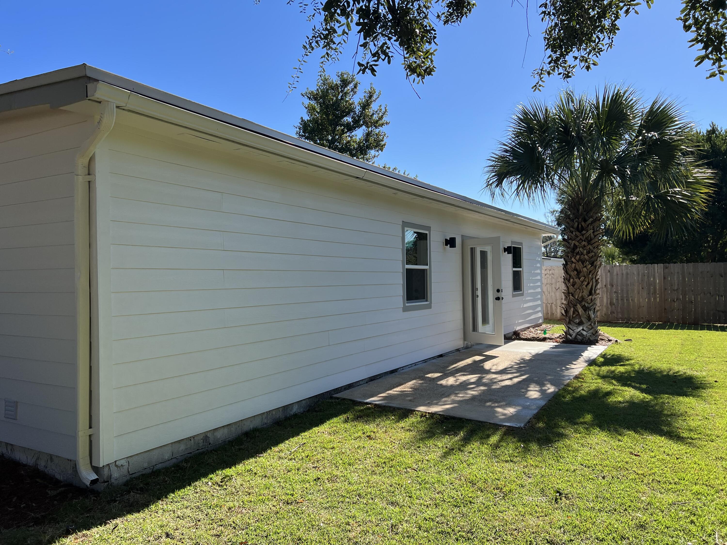 415 Avon Lane Mary Esther, FL 32569 - Photo 37 of 40 a backyard of a house