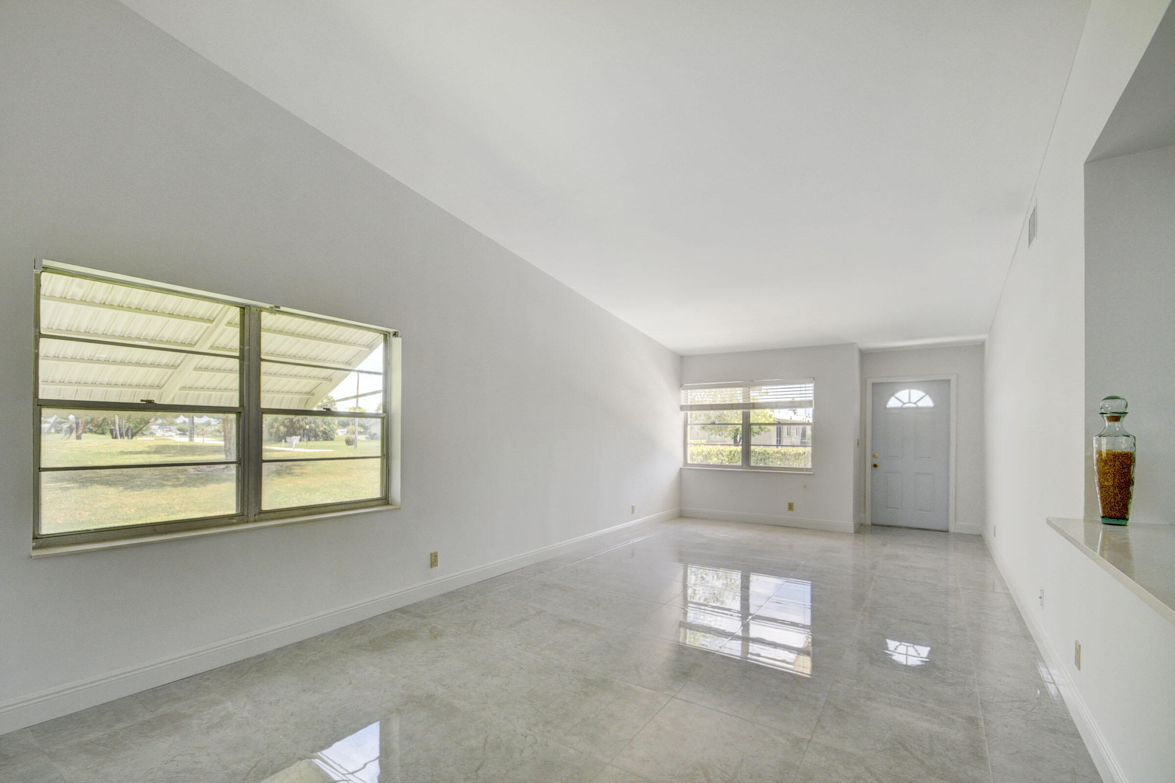 3355 Belleville Road West Palm Beach, FL 33417 - Photo 4 of 56 Living / Dining Area