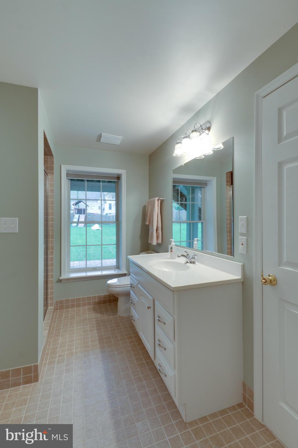 502 Roland Street Southwest Vienna, VA 22180 - Photo 21 of 30 Bath