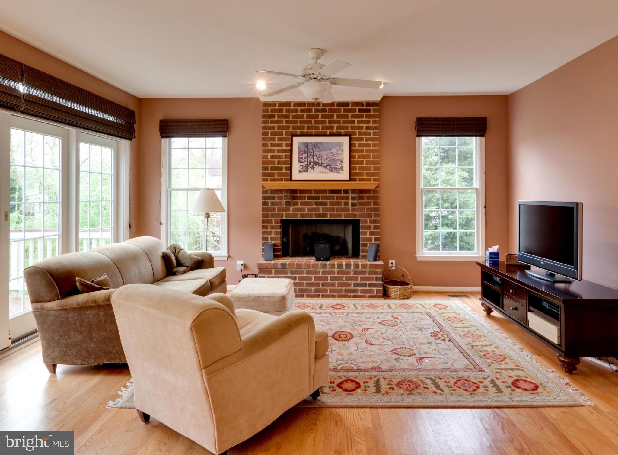 502 Roland Street Southwest Vienna, VA 22180 - Photo 10 of 30 Family Room