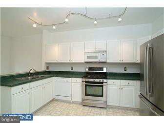 104 Inis Way, Unit 14 Malvern, PA 19355 - Photo 5 of 12 Kitchen