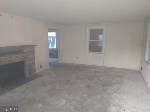 7203 Adelphi Road College Park, MD 20740 - Photo 3 of 14 Living room