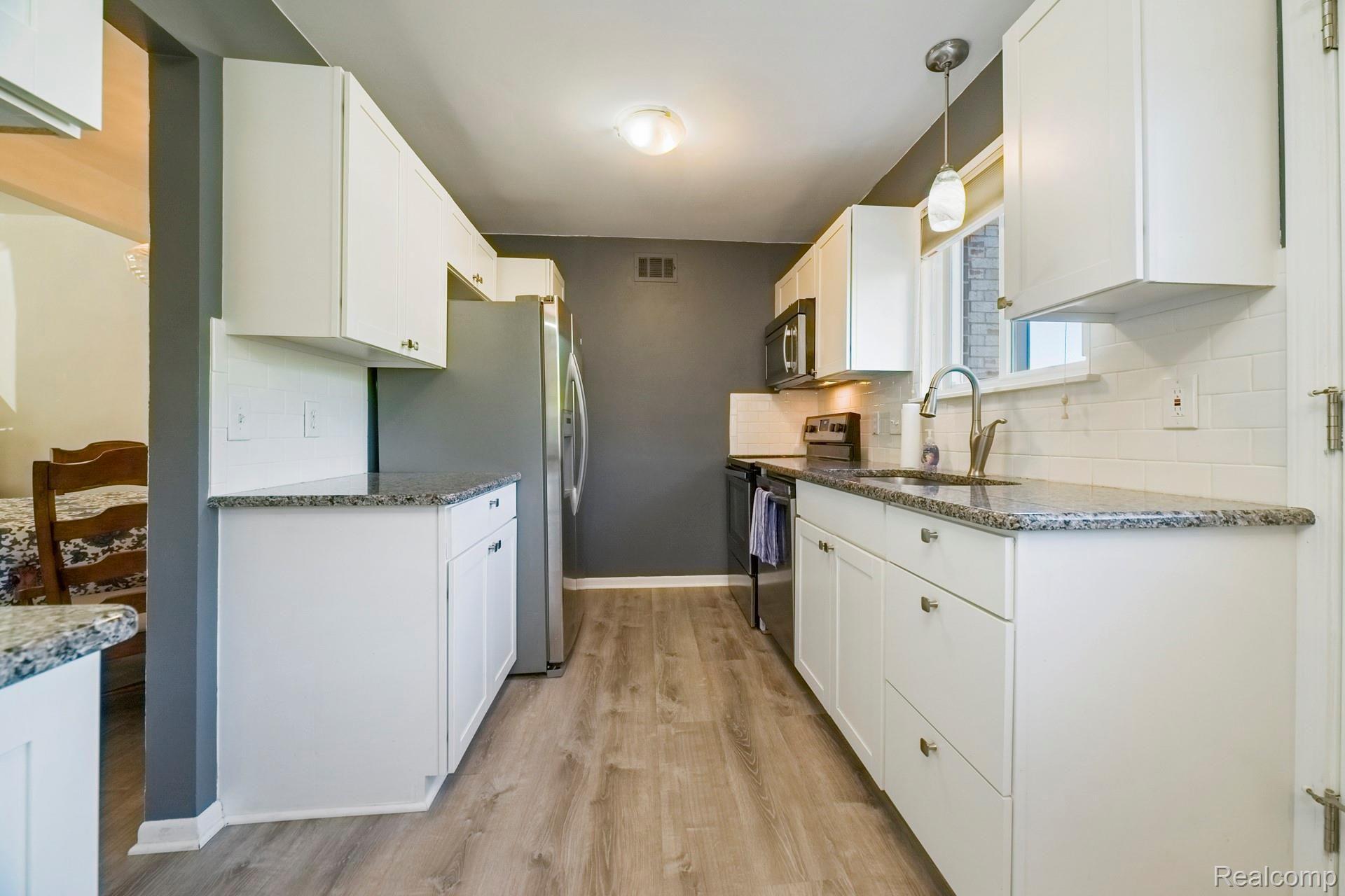 419 Baldwin Avenue Rochester, MI 48307 - Photo 10 of 27 011-photo--8374617.jpg