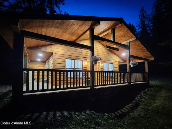 $325,000 | 109 East Kamloop Avenue, Clark Fork, ID 83811