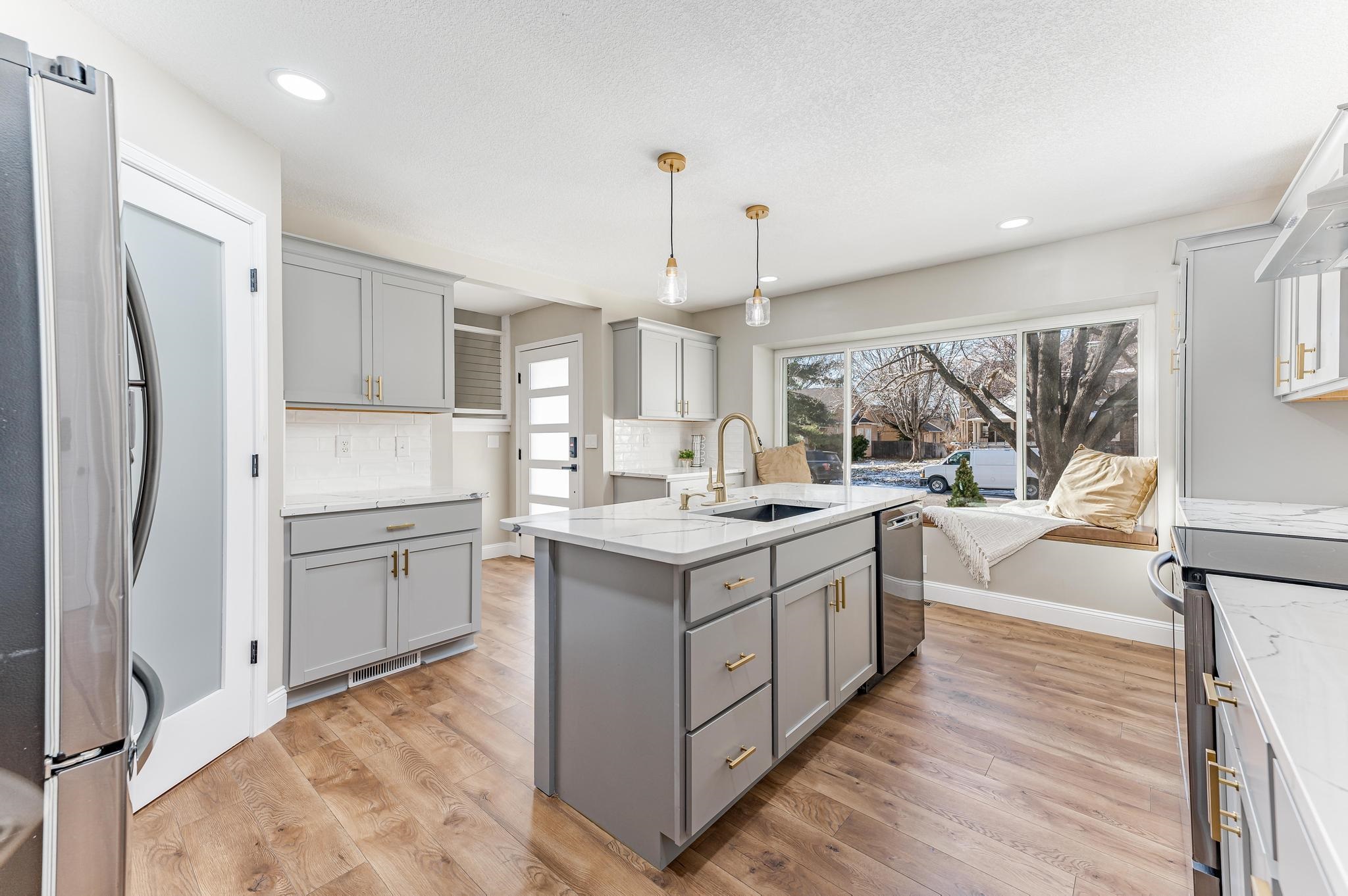 1312 North Covington Circle Wichita, KS 67212 - Photo 6 of 36