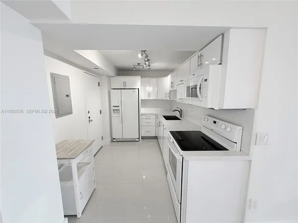 $4,400 | 2333 Brickell Avenue, Unit 1407, Miami, FL 33129